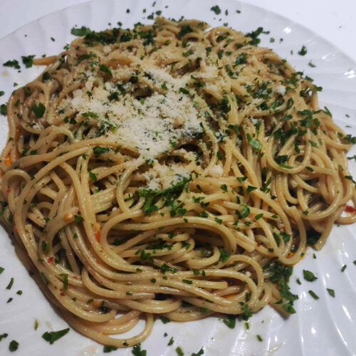 Authentic Spaghetti Aglio e Olio,garlic and olive oil spaghetti sauce truly authentic recipe