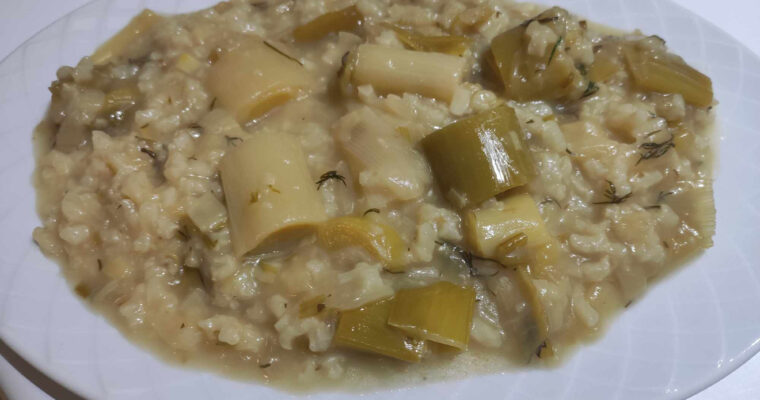 Prasorizo with onion, garlic and scalions