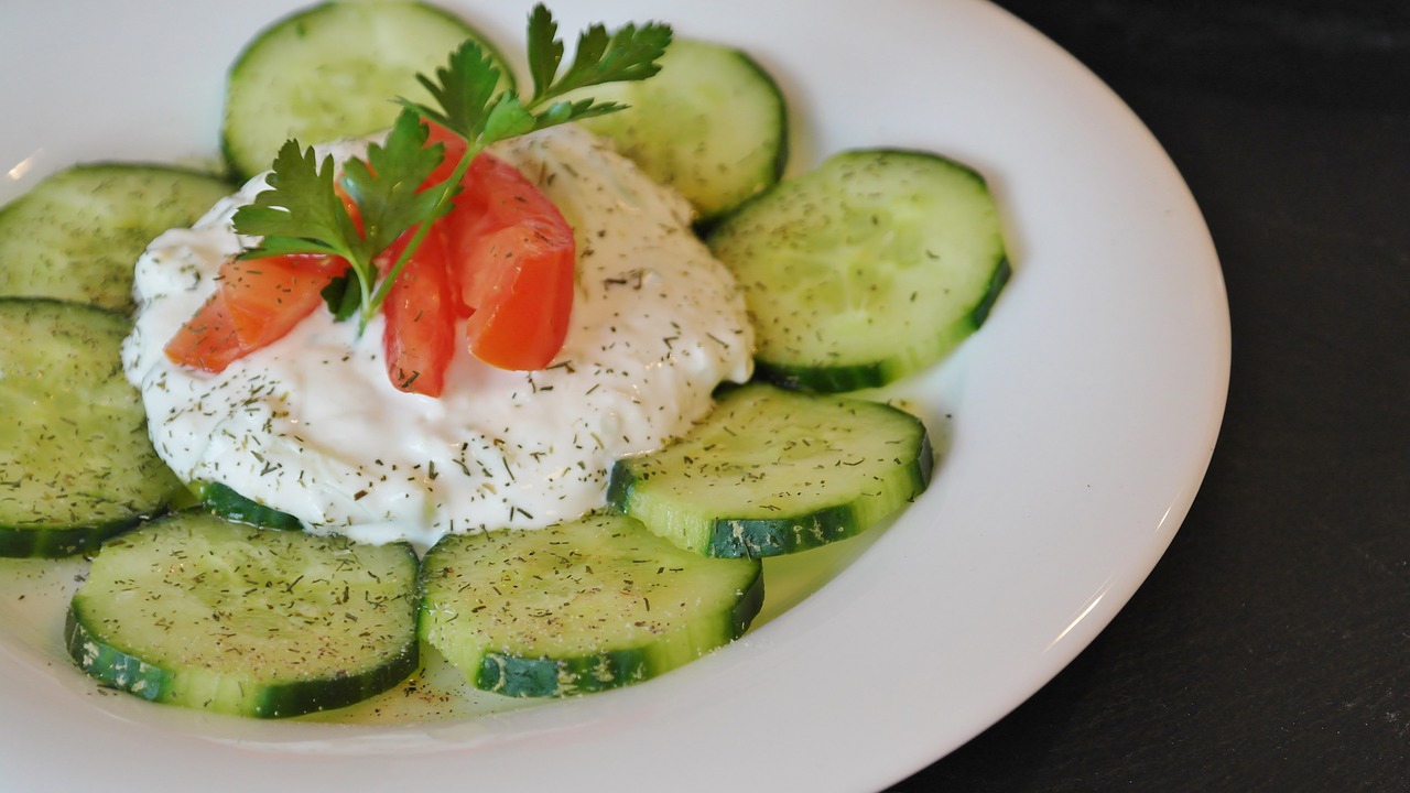 How to Make Homemade Tzatziki – The Classic Greek Garlic & Yogurt Dip